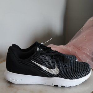 Black Nike flex trainers -NEW